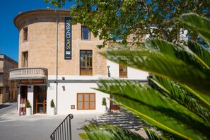 Property entrance - Hotel Central Maria (Maria de la Salut)