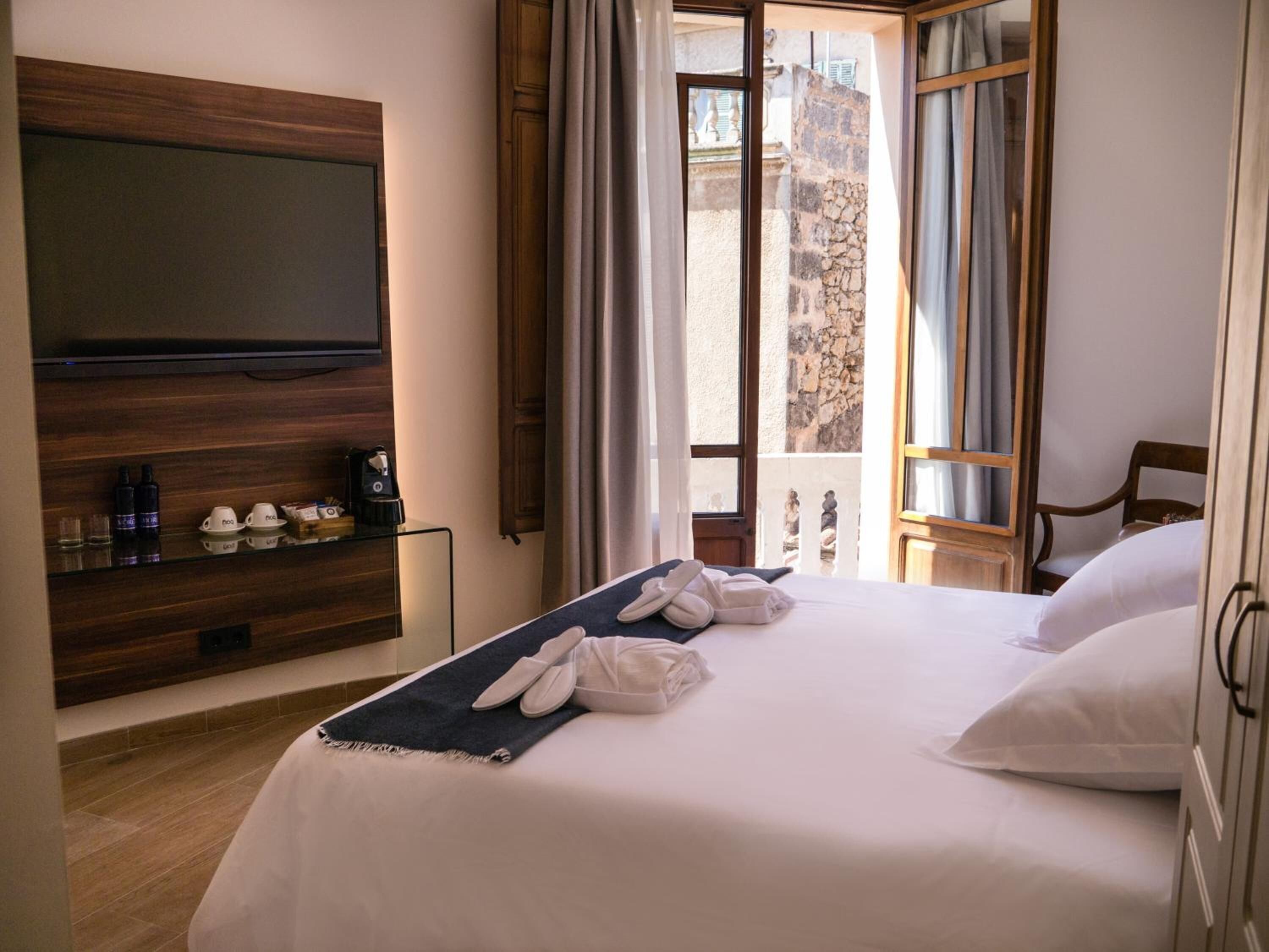 down duvets, individually decorated, individually furnished, desk