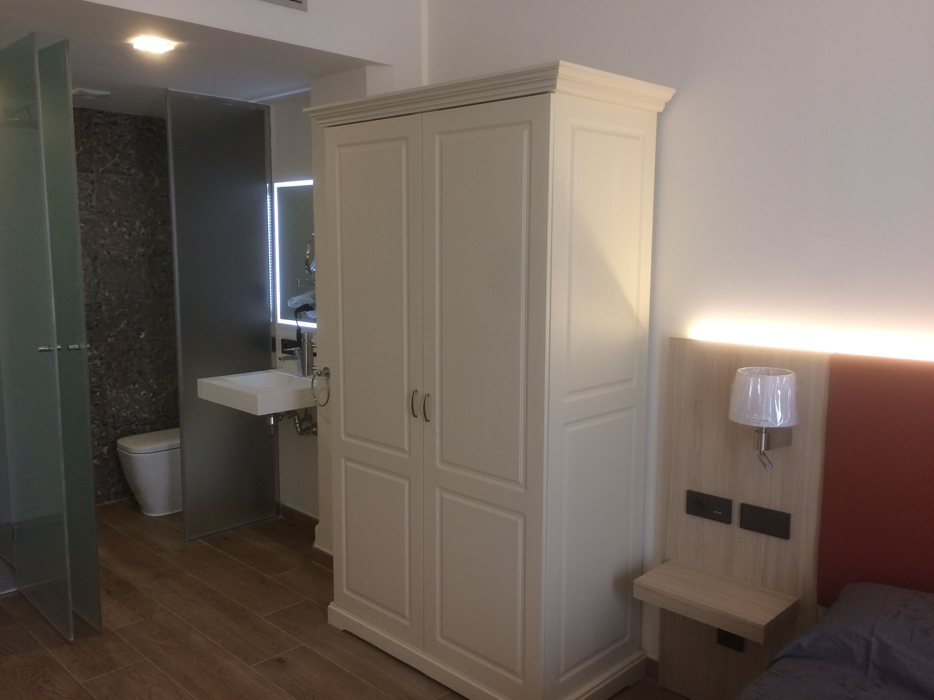 comfort double room (2 adults) | bathroom | shower, free toiletries, hair dryer, towels