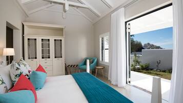 Luxury Suite, Garden Area | 1 bedroom, minibar, in-room safe, individually decorated