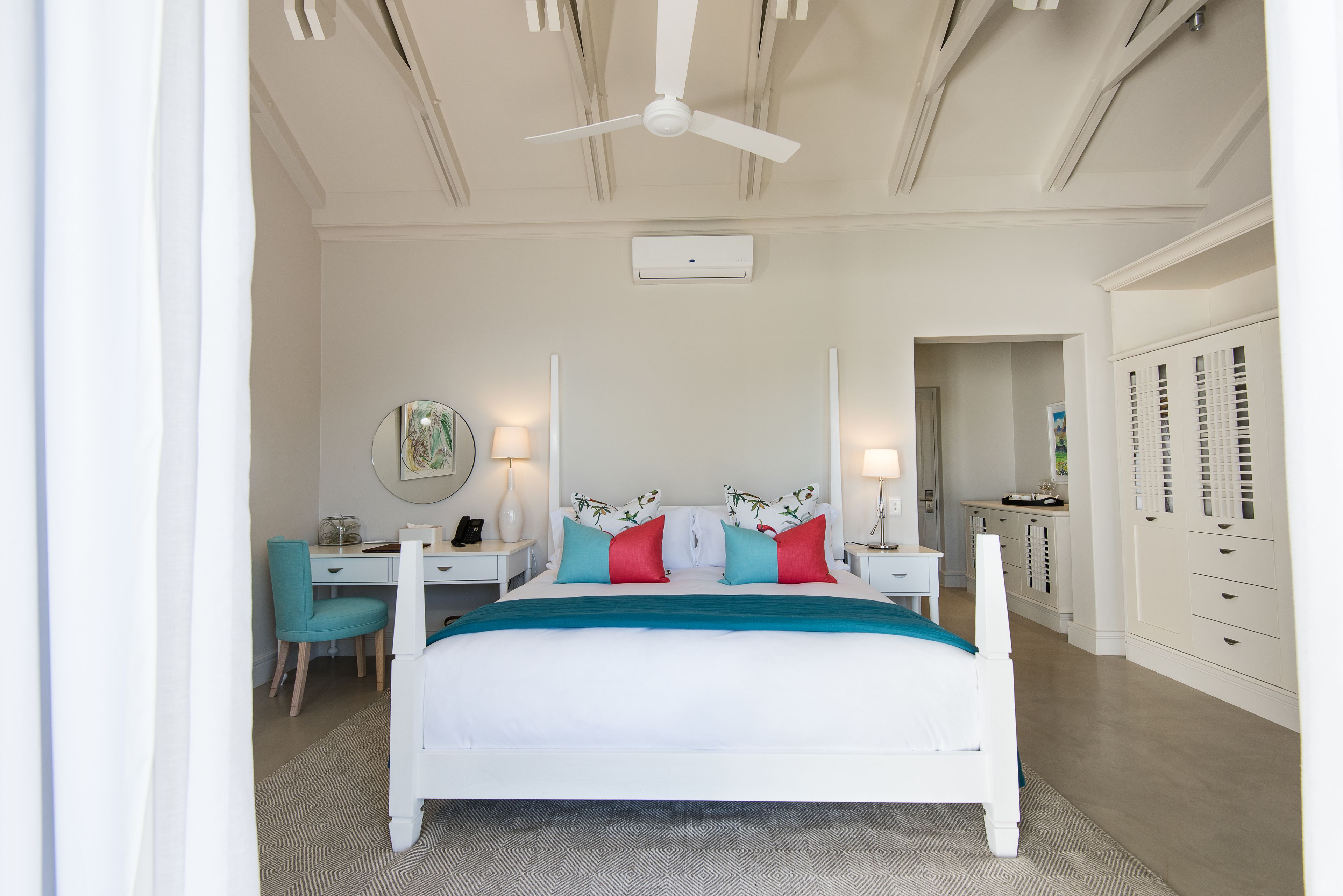 luxury suite, garden area | minibar, in-room safe, individually decorated, individually furnished