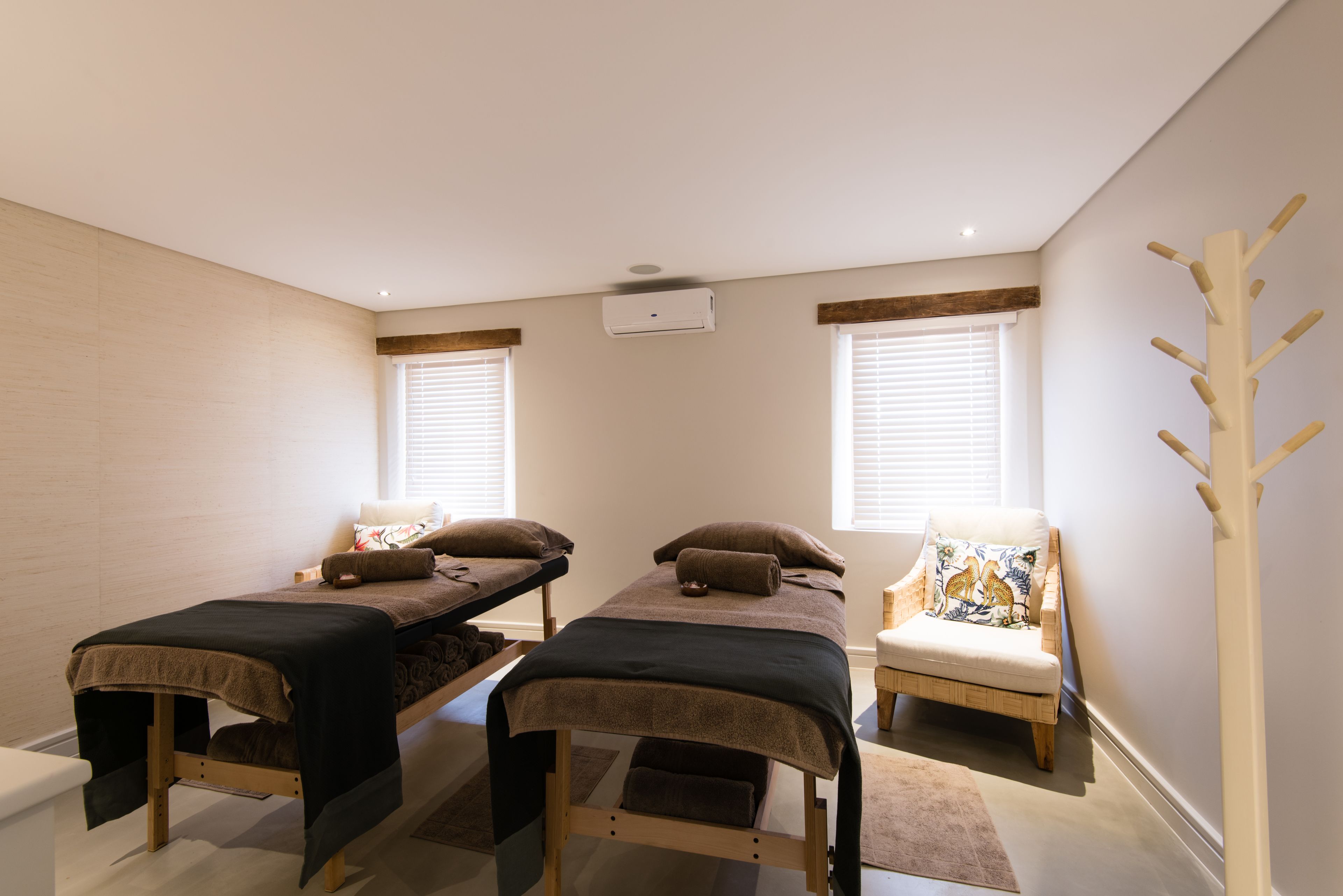 couples treatment room(s), sauna, steam room, hot stone massages