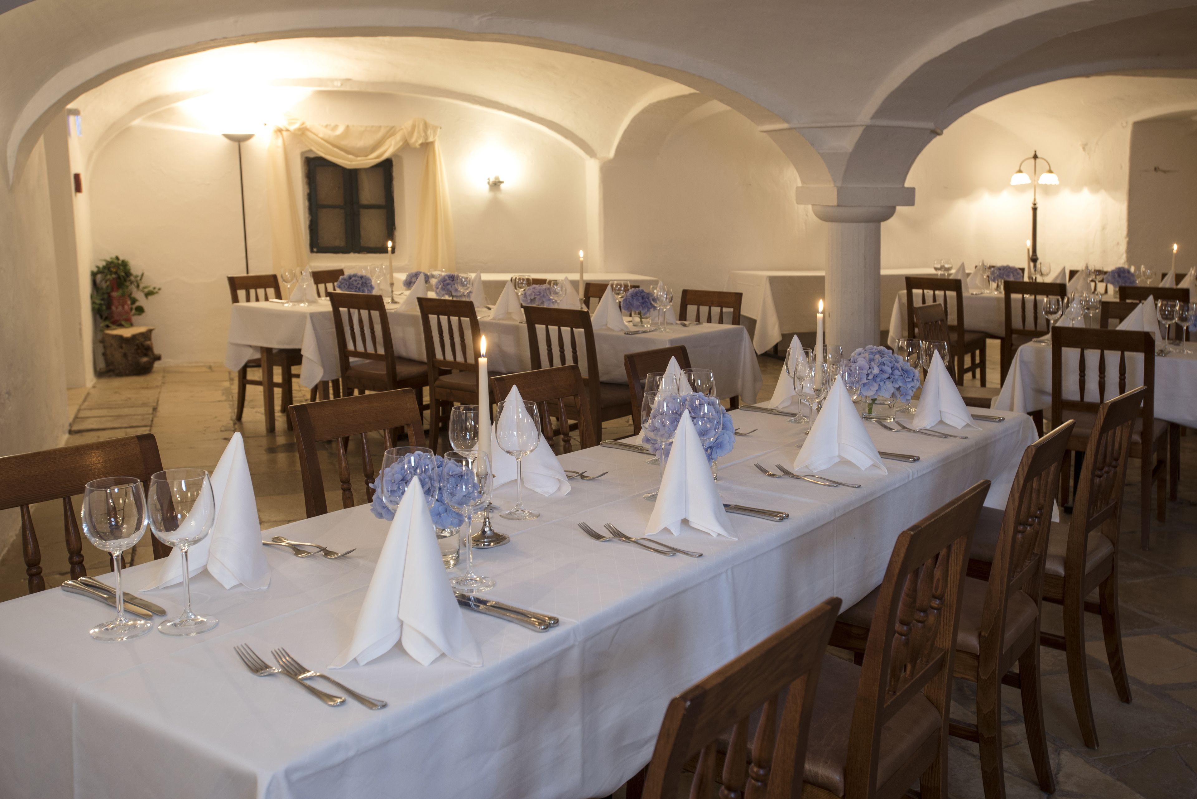 lunch and dinner served, regional cuisine