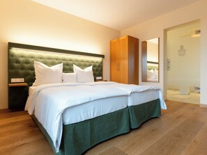 Double Room, Pets allowed | 1 bedroom, hypo-allergenic bedding, in-room safe, desk - Schlossgut Odelzhausen (Odelzhausen)
