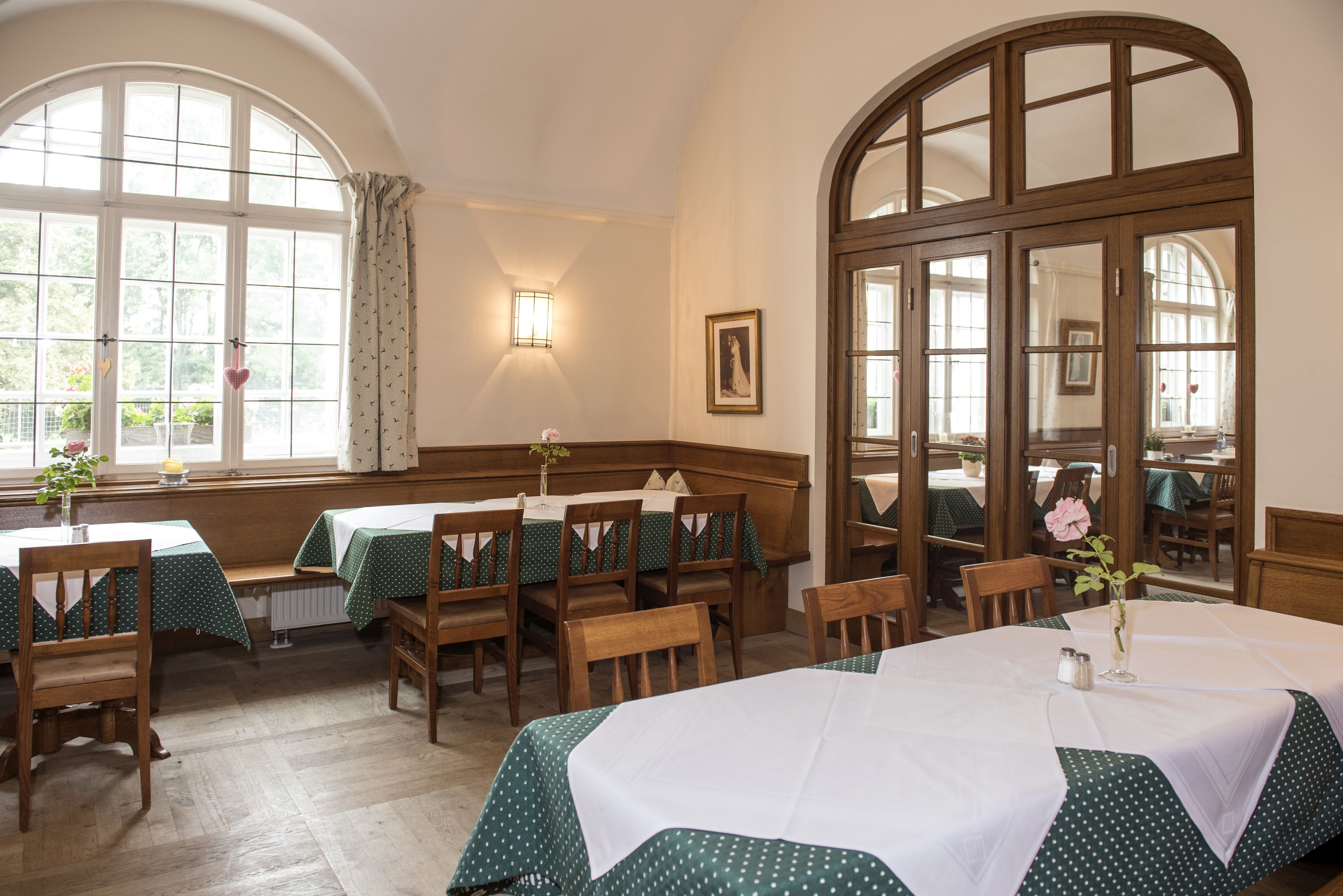 lunch and dinner served, regional cuisine