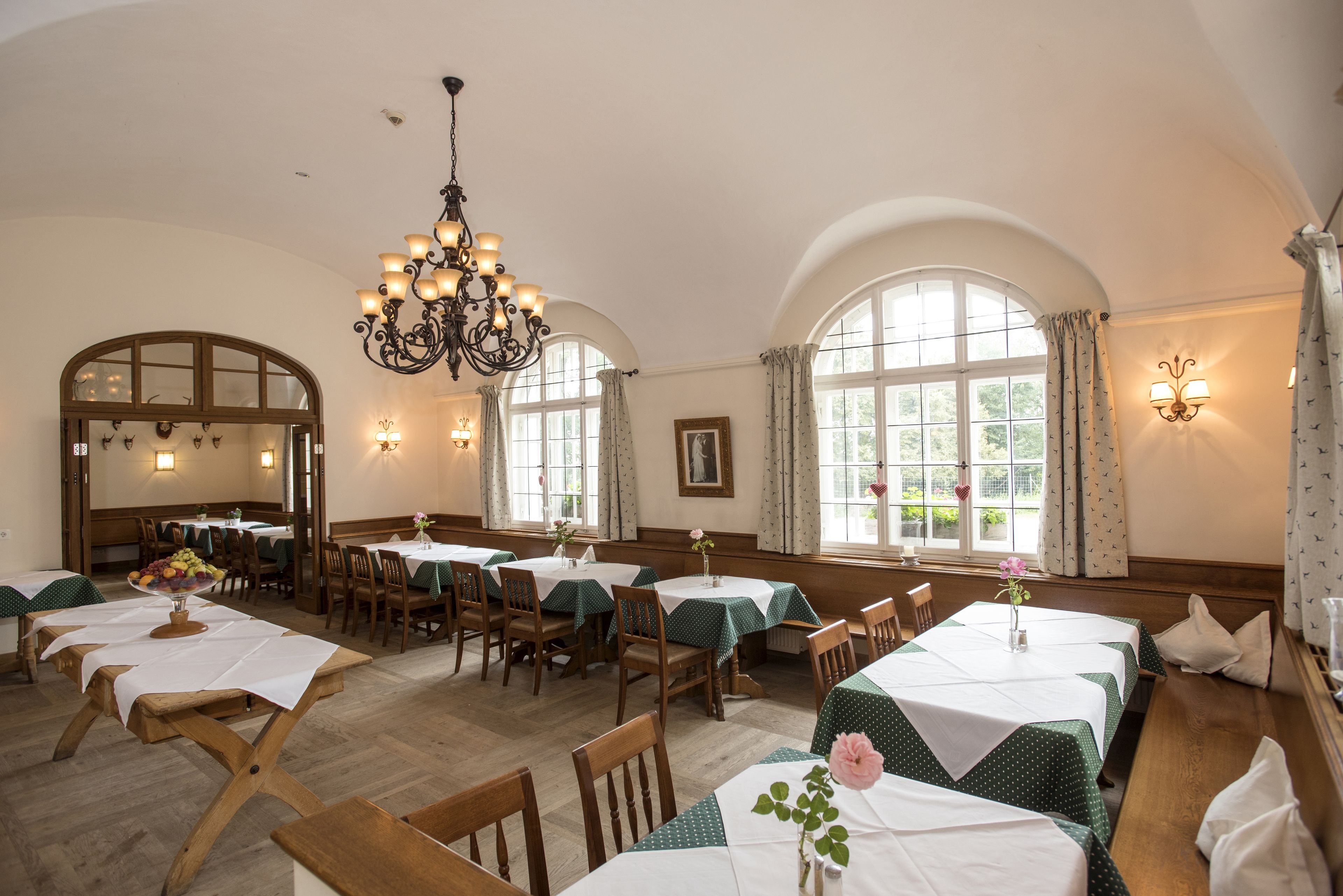 lunch and dinner served, regional cuisine