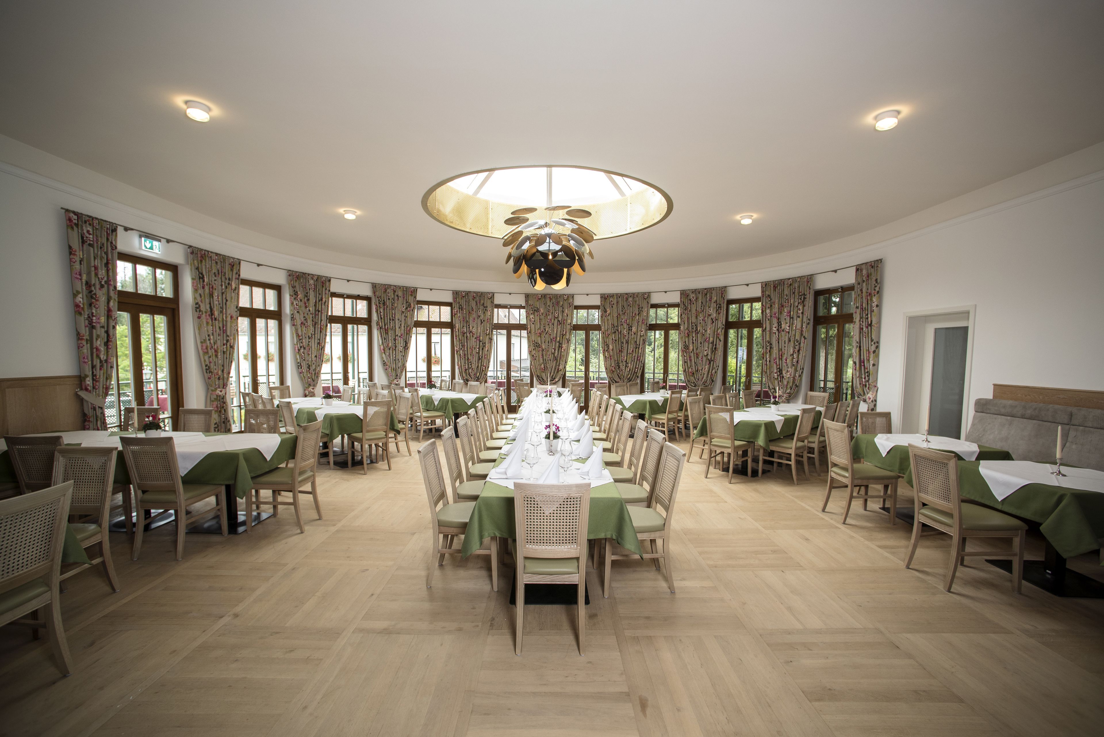 lunch and dinner served, regional cuisine