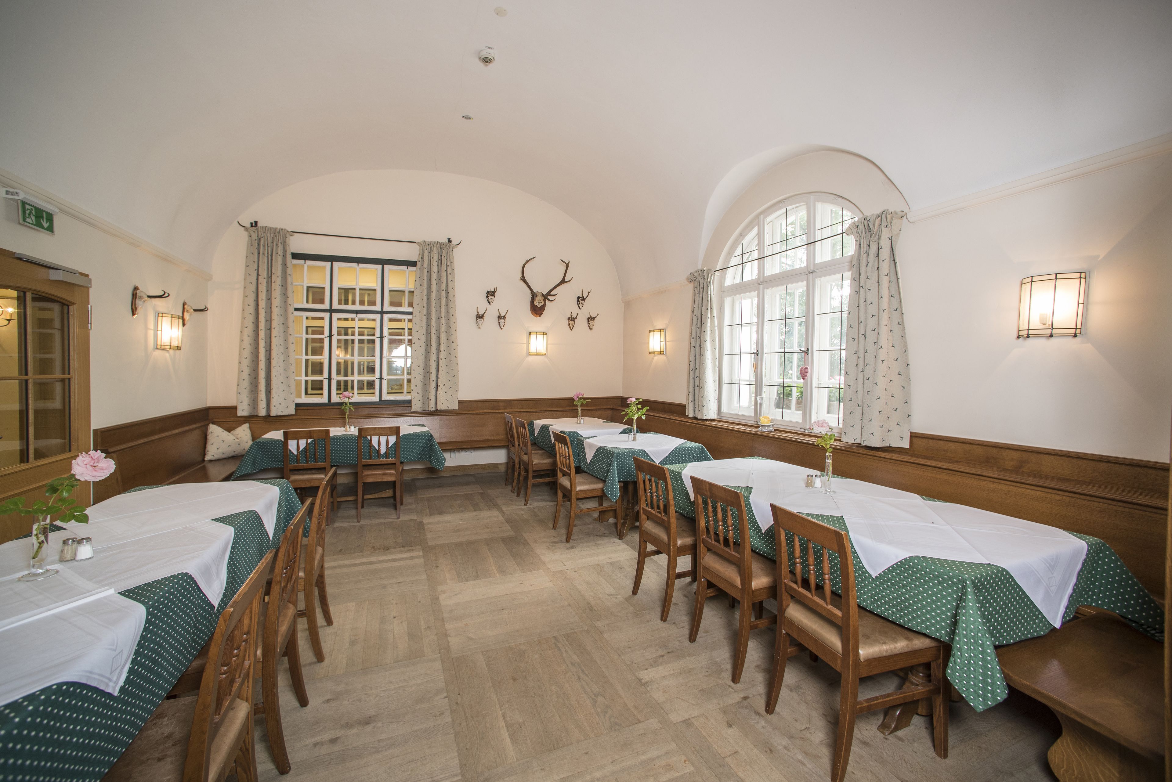 lunch and dinner served, regional cuisine