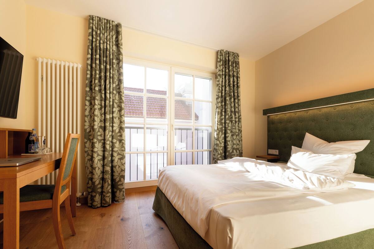 Eenvoudige tweepersoonskamer, huisdieren niet toegestaan | 1 slaapkamer, hypoallergeen beddengoed, een kluis op de kamer