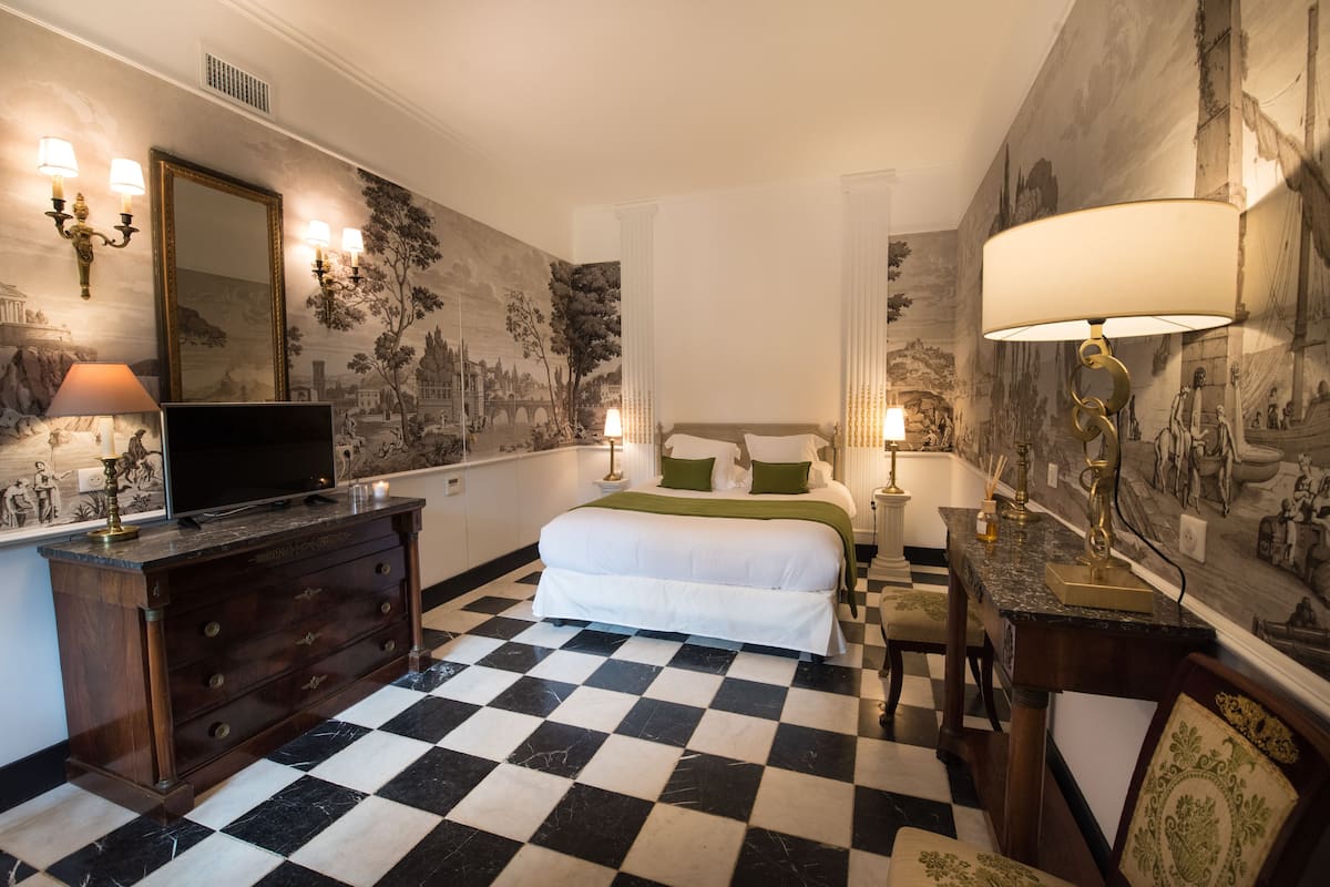 1 bedroom, in-room safe, individually decorated, individually furnished