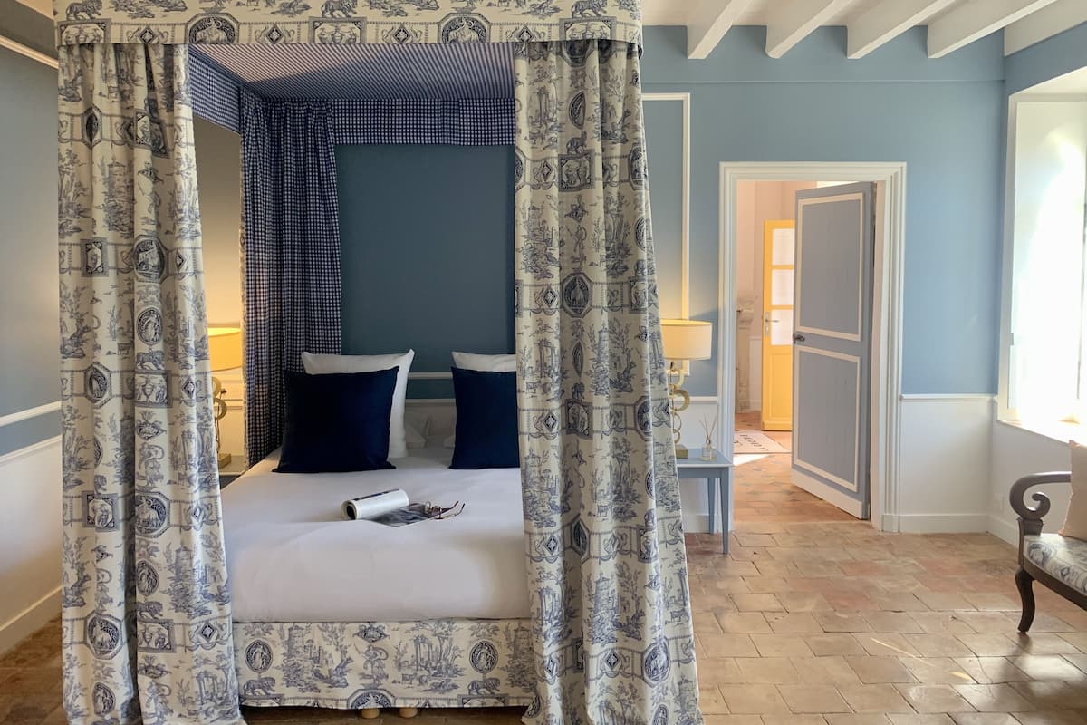 Luxe tweepersoonskamer, 1 kingsize bed | Een kluis op de kamer, individueel gedecoreerd, individueel gemeubileerd