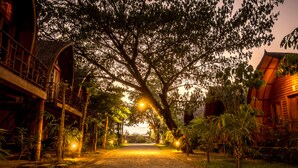 Property grounds - Bamboo Bungalow (Kampot)