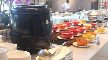 Daily buffet breakfast (MYR 24 per person)
