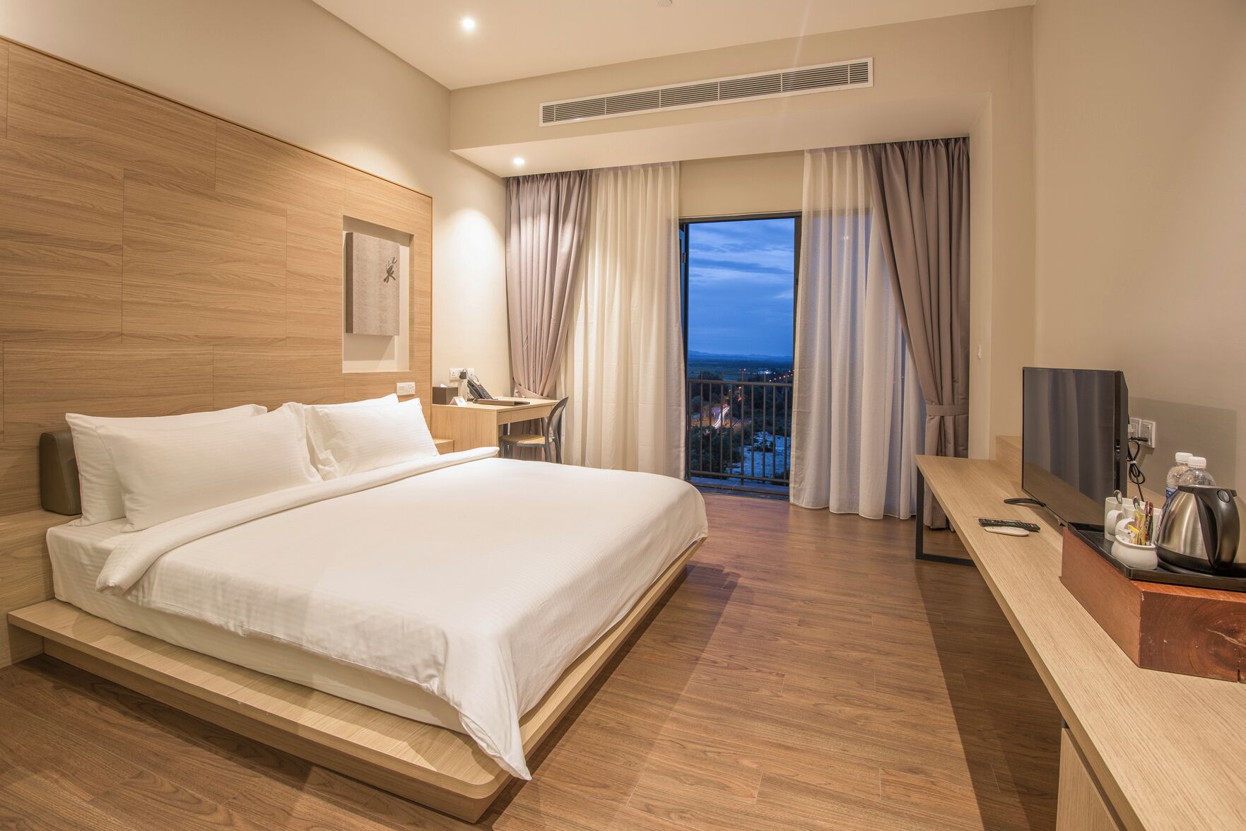 1 bedroom, Egyptian cotton sheets, premium bedding, minibar
