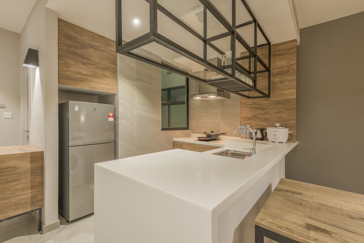 family apartment, 2 bedrooms, private bathroom, partial sea view | private kitchen | fridge, coffee/tea maker, electric kettle, rice cooker