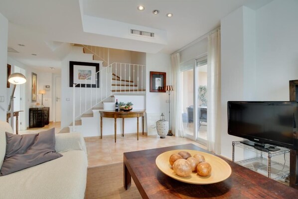 Apartamento, 3 quartos, terraço | Área de estar