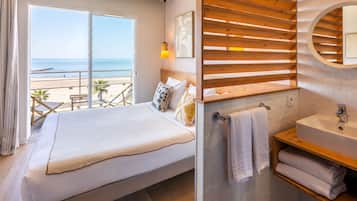 Chambre Double, vue mer | Salle de bain | Articles de toilette gratuits, sĂšche-cheveux, serviettes fournies, savon
