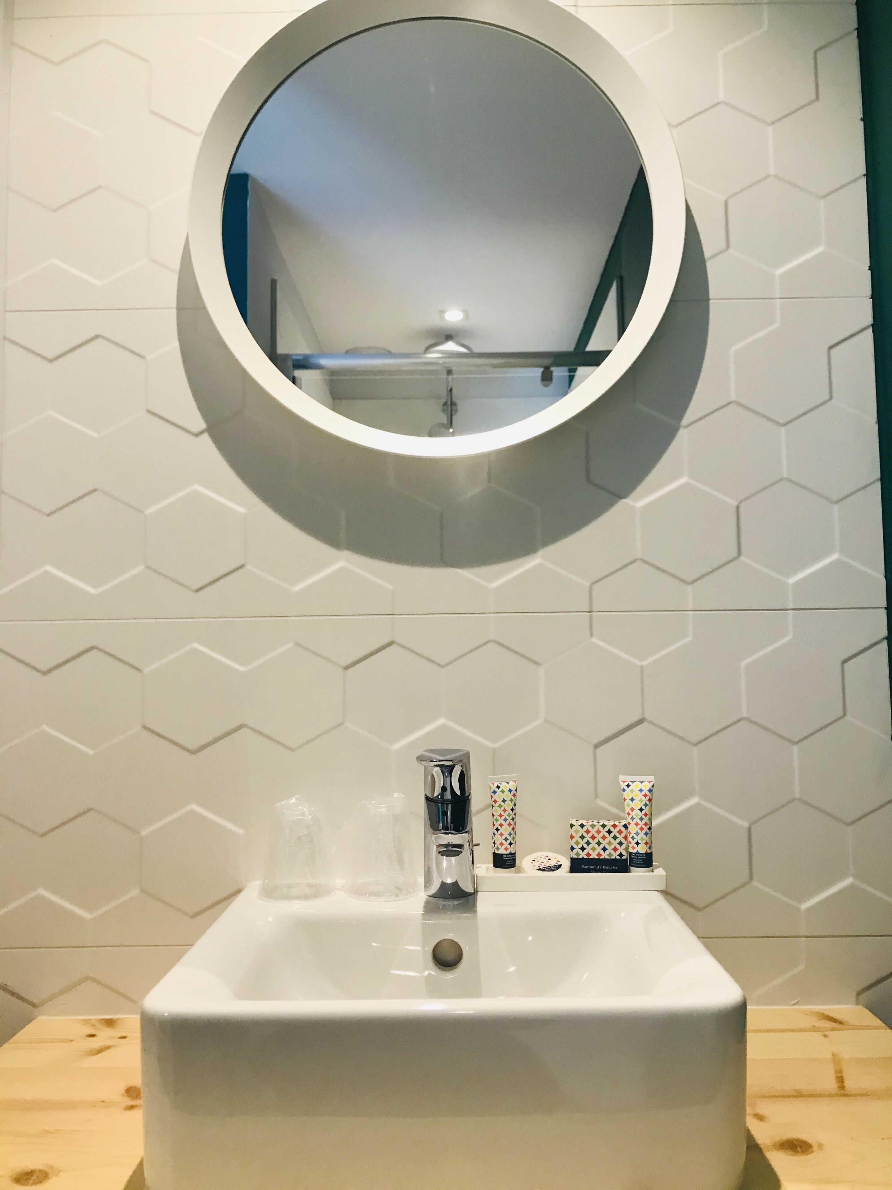 triple room | bathroom sink