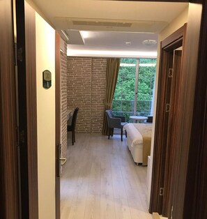 Desk, soundproofing, iron/ironing board, free cots/infant beds - Gold Mina Hotel (Trabzon)