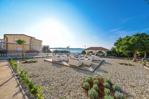 Garden - Sunset Apartments (Vir)