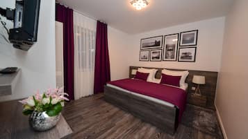 1 Schlafzimmer, hochwertige Bettwaren, Zimmersafe, Schreibtisch