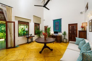 Luxury Double Room, 1 King Bed, Garden View | 5 bedrooms, Egyptian cotton sheets, premium bedding, down comforters - JH Villa (Unawatuna)