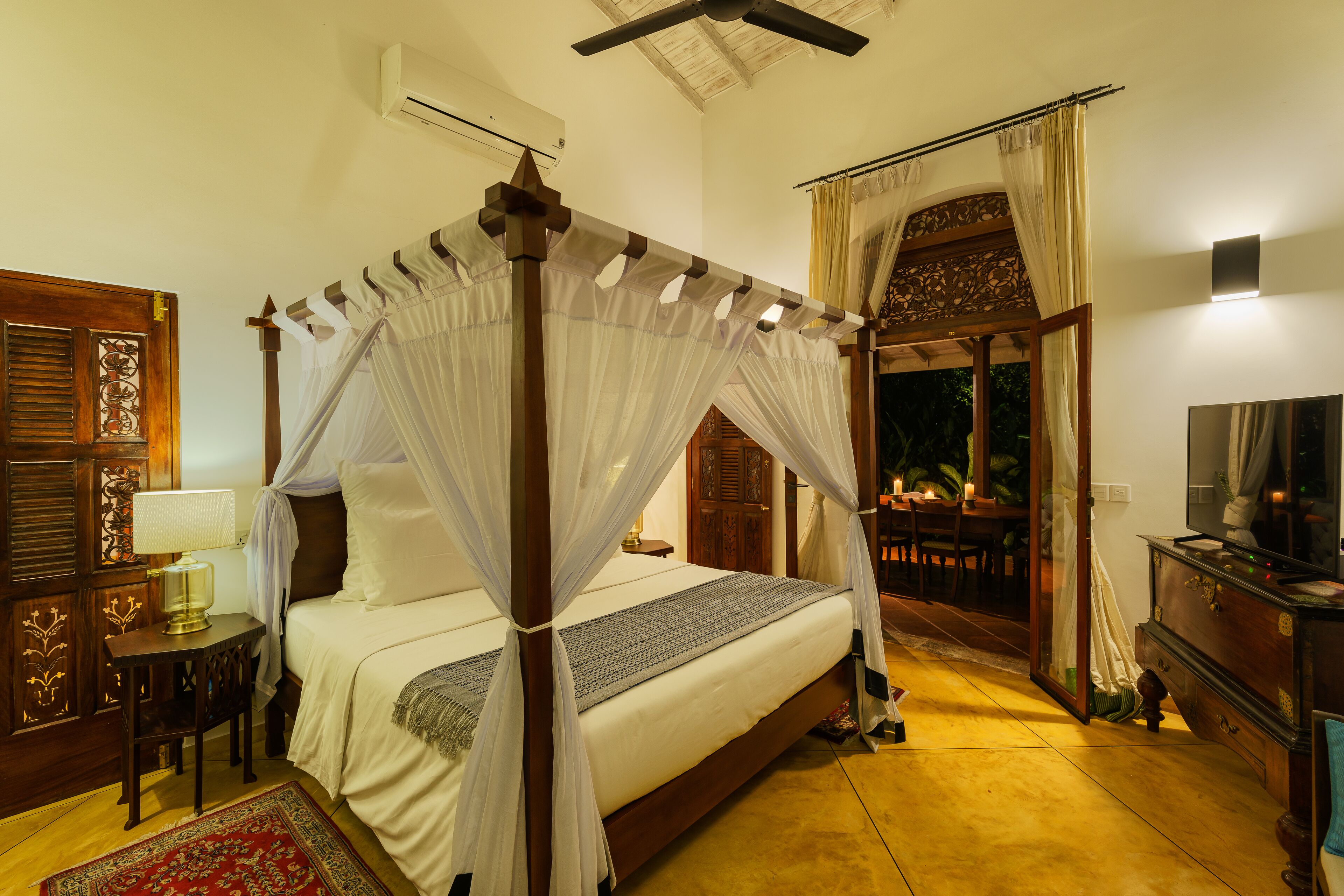 Luxury-Doppelzimmer, 1 King-Bett, Gartenblick | 5 Schlafzimmer, Bettwäsche aus ägyptischer Baumwolle