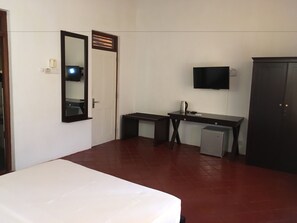 Habitación doble Deluxe, 1 habitación | Minibar, escritorio, tabla de planchar con plancha y wifi gratis 