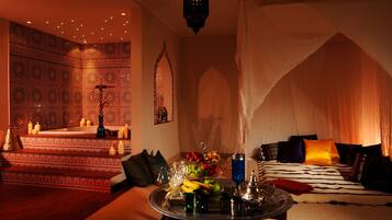 Työpöytä, silitysrauta/-lauta, ilmainen Wi-Fi, vuodevaatteet