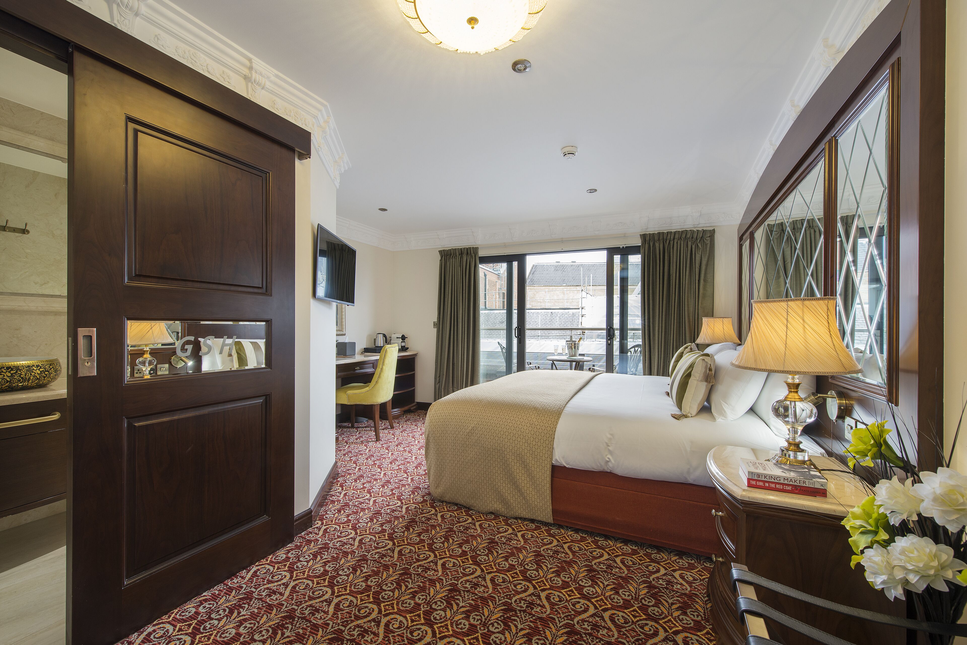 superior double room, terrace | premium bedding, pillow-top beds, in-room safe, desk