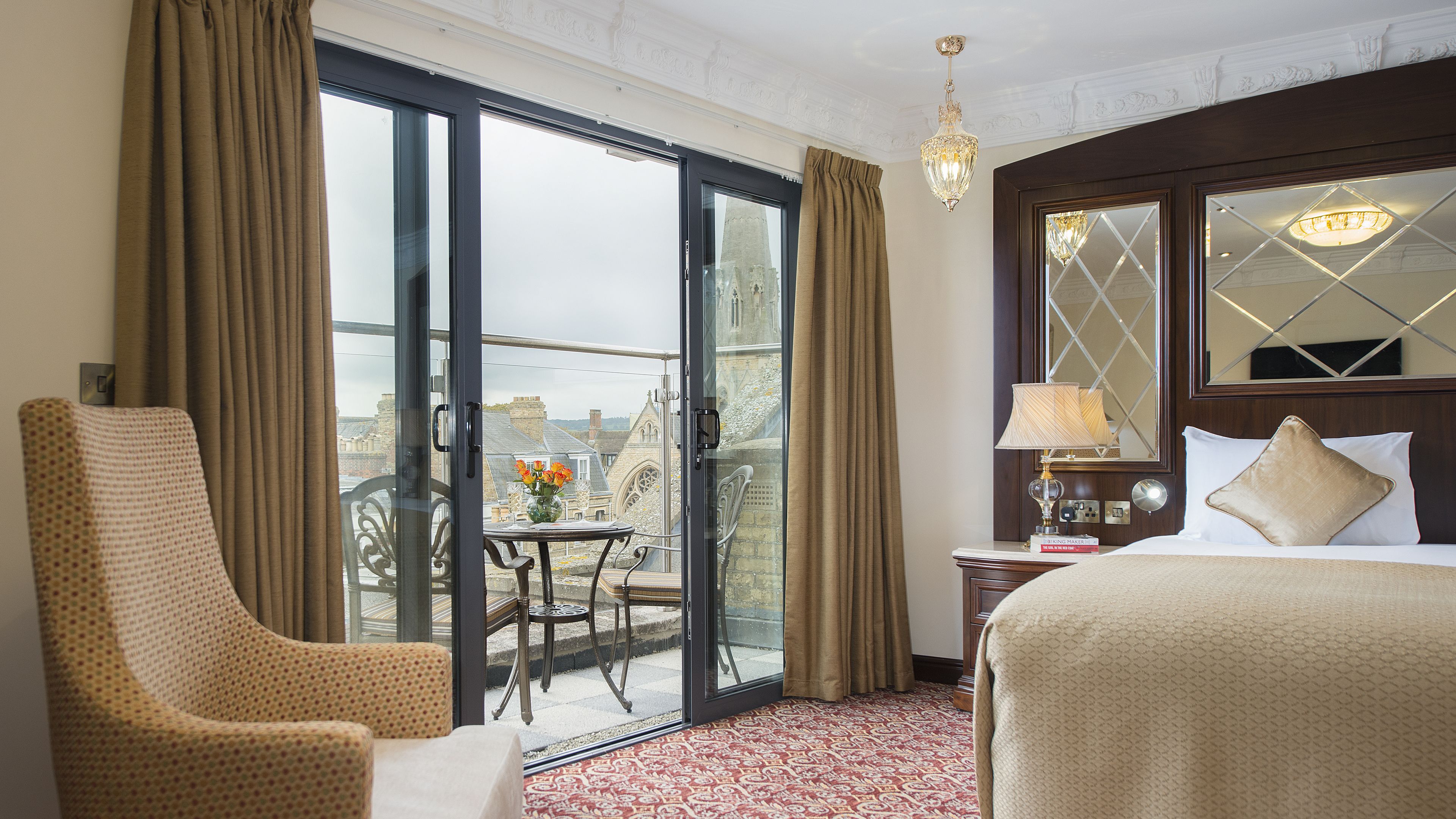 Habitación doble superior, Terraza | Ropa de cama de alta calidad y camas con pillow-top 