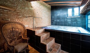 Ensemble douche/baignoire, articles de toilette gratuits, sèche-cheveux