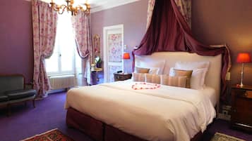 Deluxe Double Room | Premium bedding, minibar, in-room safe, individually decorated