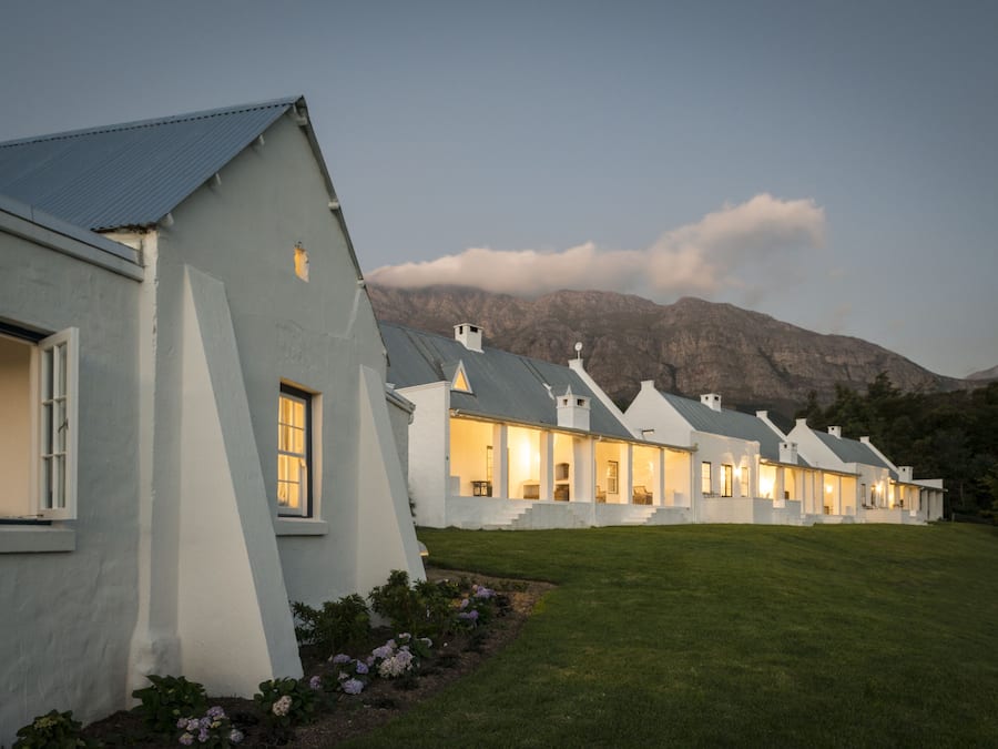 Depan hartanah - siang/malam