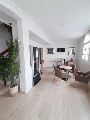 Lobby-lounge