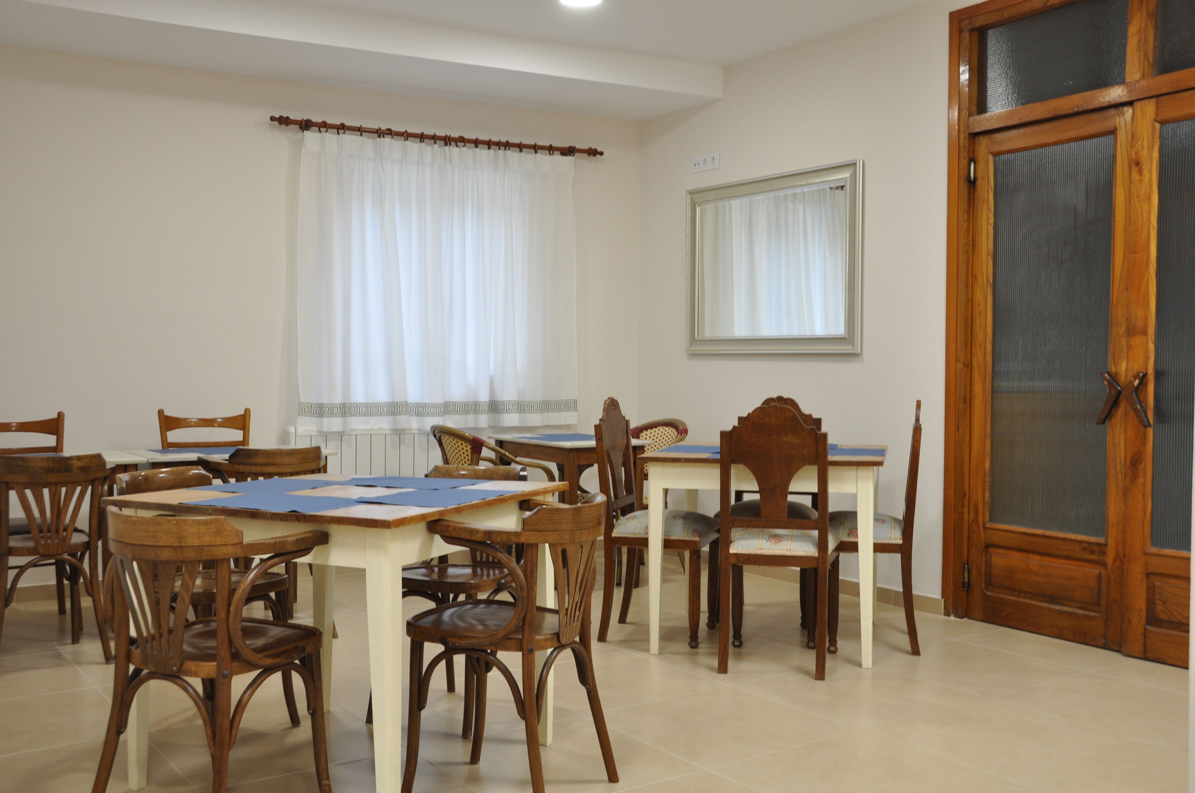 Café da manhã com buffet todos os dias (EUR 4 por pessoa) 