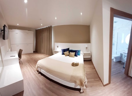 Quadruple Room | Premium bedding, desk, blackout drapes, free cribs/infant beds