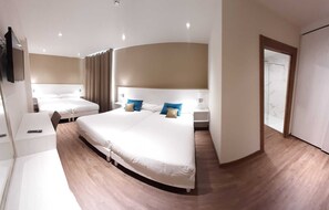 Ropa de cama de alta calidad, escritorio y cortinas blackout 