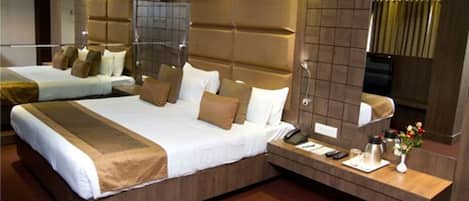 Suite junior, 1 habitación, para fumadores | 1 habitación y artículos del minibar gratis