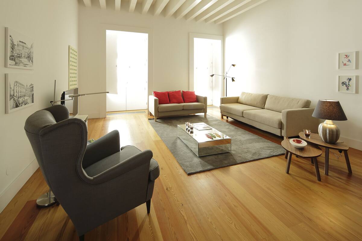 Apartment, 3 Bedrooms (Calçada do Combro, 127) | Living room | Flat-screen TV