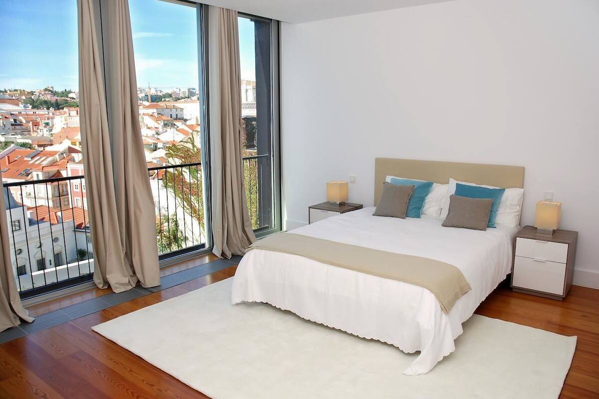 Apartment, 4 Bedrooms, City View (Calçada do Combro, 127) | Soundproofing, iron/ironing board, cots/infant beds, free WiFi