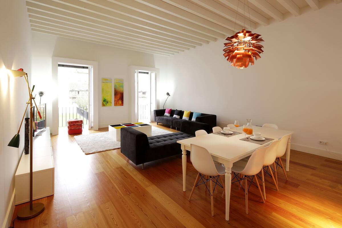 Apartment, 3 Bedrooms (Calçada do Combro, 127) | Living room | Flat-screen TV