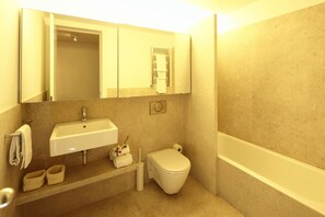 Bathroom - Santa Catarina Luxury Apartments by linc (Lisbon)