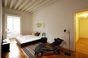 Soundproofing, iron/ironing board, cribs/infant beds, free WiFi - Santa Catarina Luxury Apartments by linc (Lisbon)