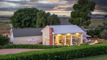 Couples treatment rooms, steam room, body treatments, hydrotherapy