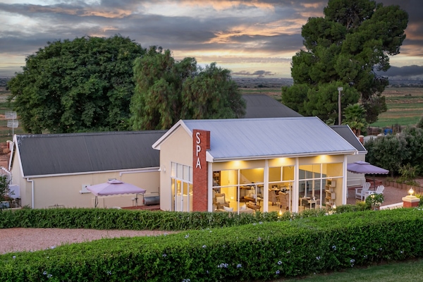 Couples treatment room(s), steam room, body treatments, hydrotherapy