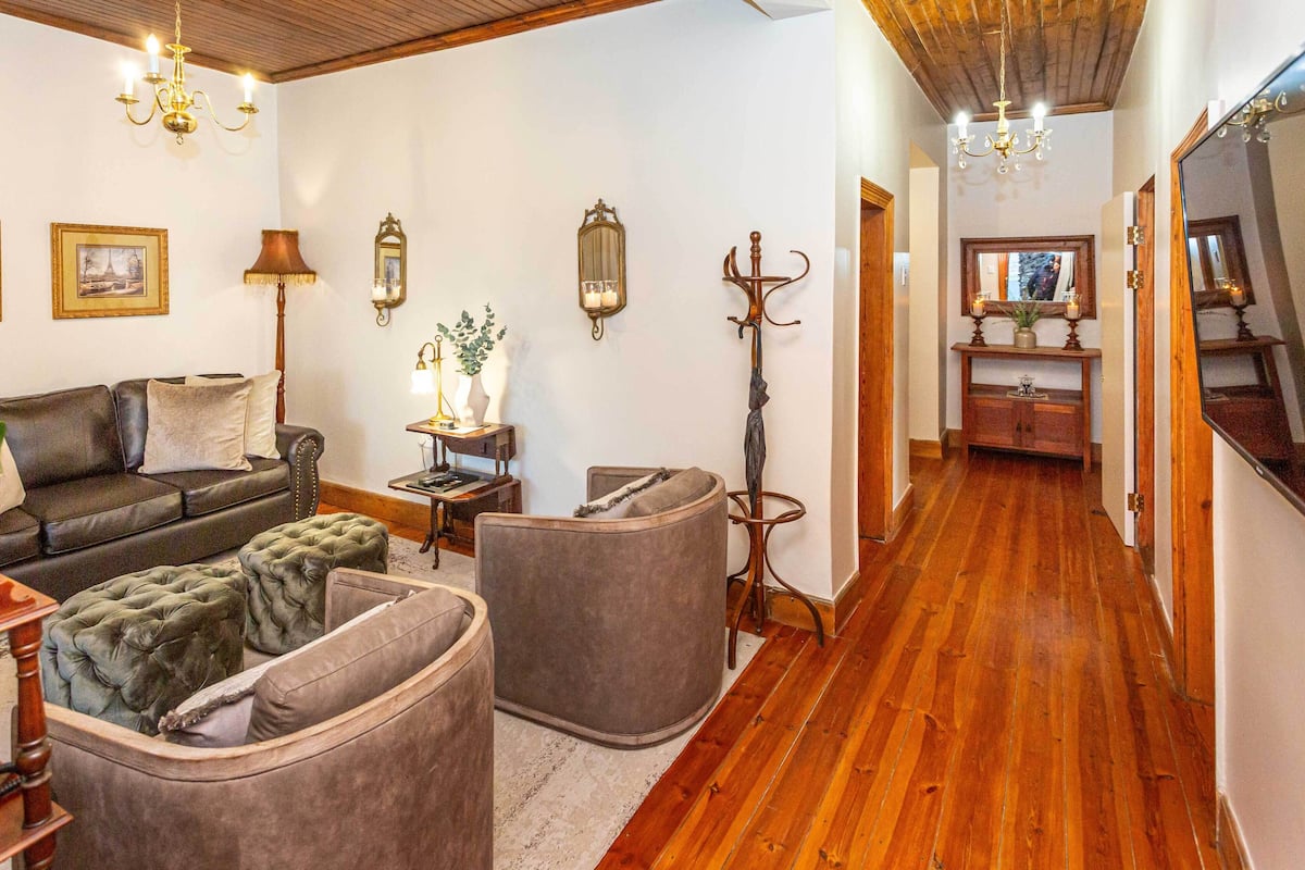 Signature Villa, Kitchenette, Mountain View | Living room
