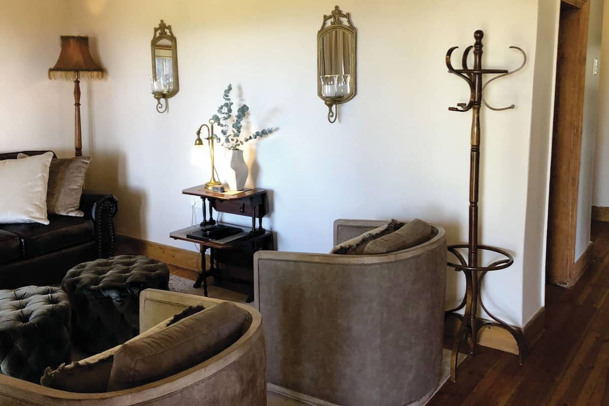 Signature Villa, Kitchenette, Mountain View | Living room