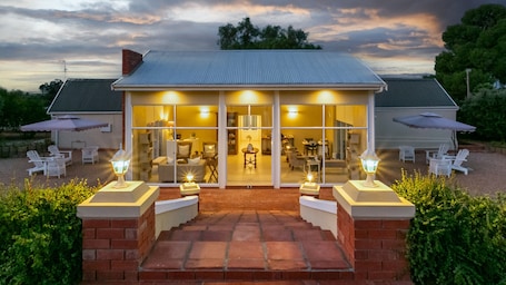 Couples treatment rooms, steam room, body treatments, hydrotherapy