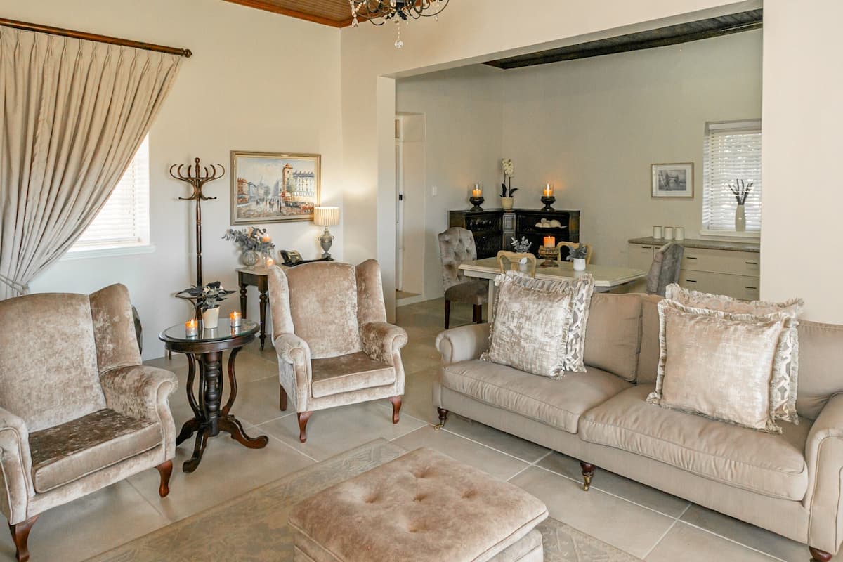 Exclusive Villa, Private Pool, Mountain View | Living area